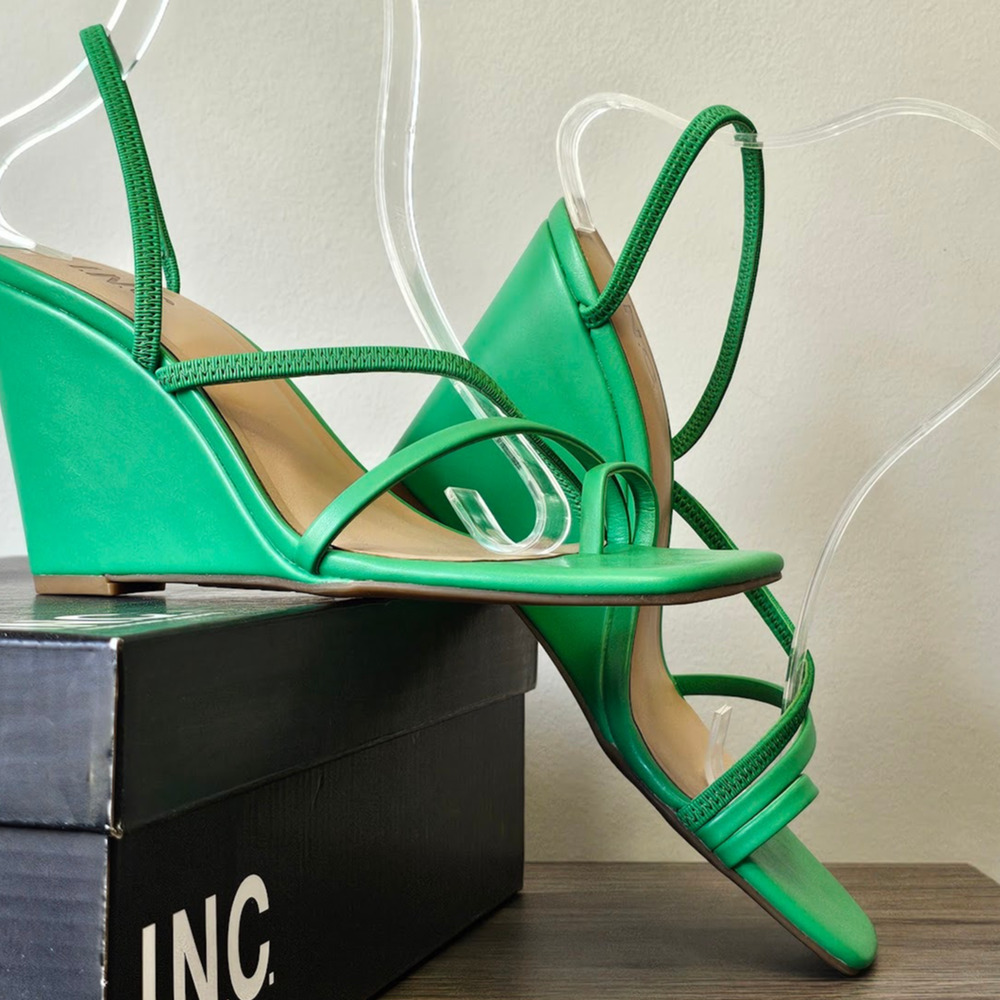 CINC International Concepts Eiana Toe Ring Wedge Size 8 Green NWT